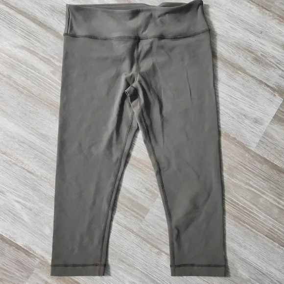 Zumba Solid Army Green Cropped Leggings - Picture 1 of 10